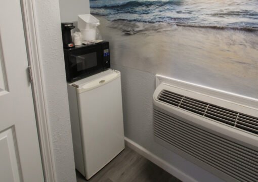 2 Queen Accessible NS, Pet-Friendly