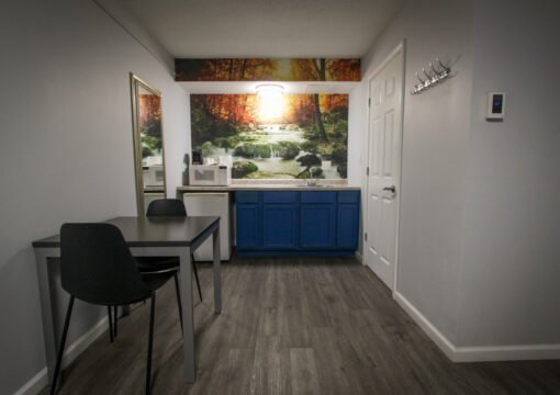 King Bed Smoking, Pet-Friendly